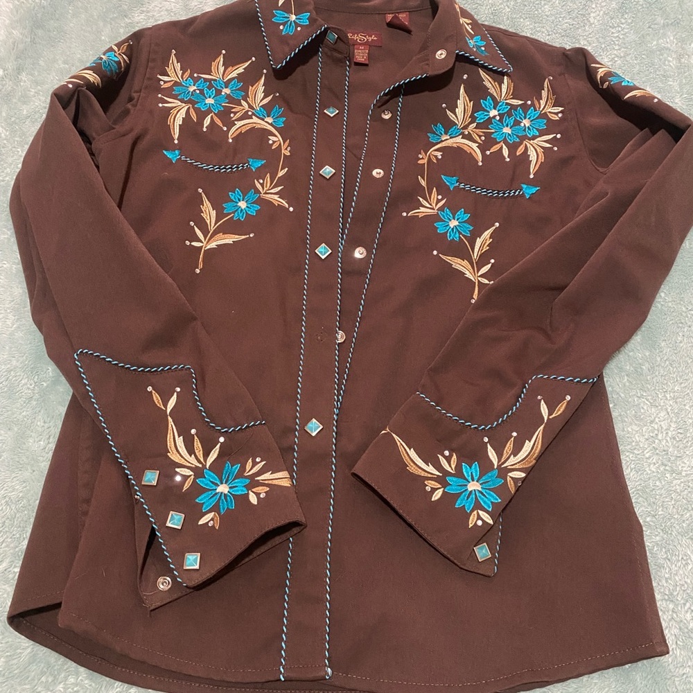 Beautiful well made rodeo shirt
